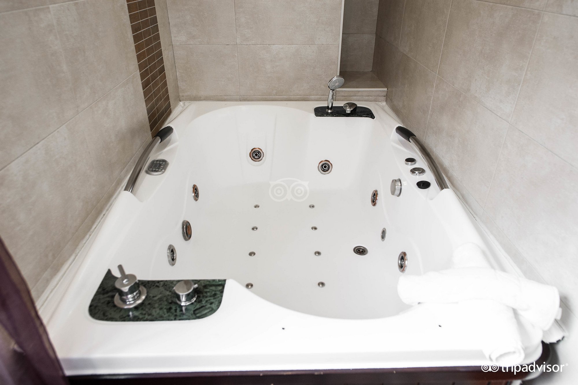 Hotel Itxas Gain Getaria, habitación con jacuzzi privado