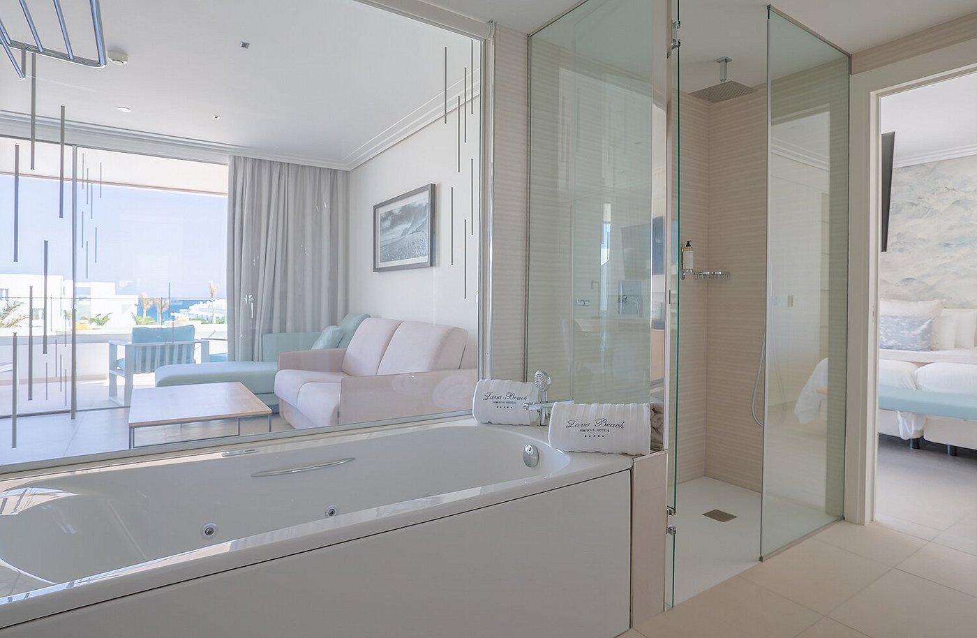Hotel Lava Beach, habitación con jacuzzi privado