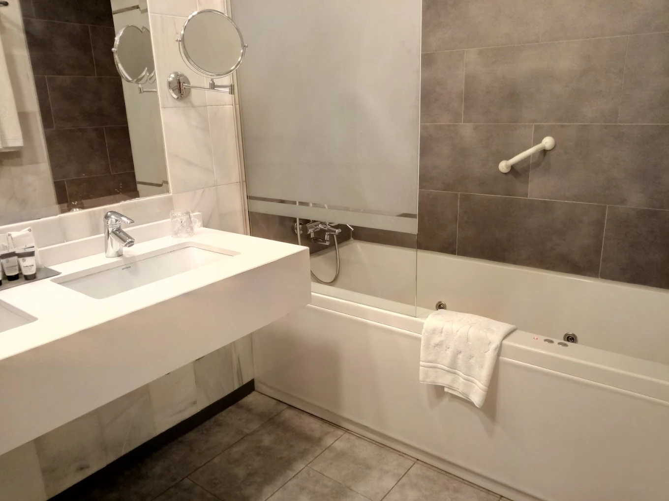 Hotel Maestranza, habitación con jacuzzi privado