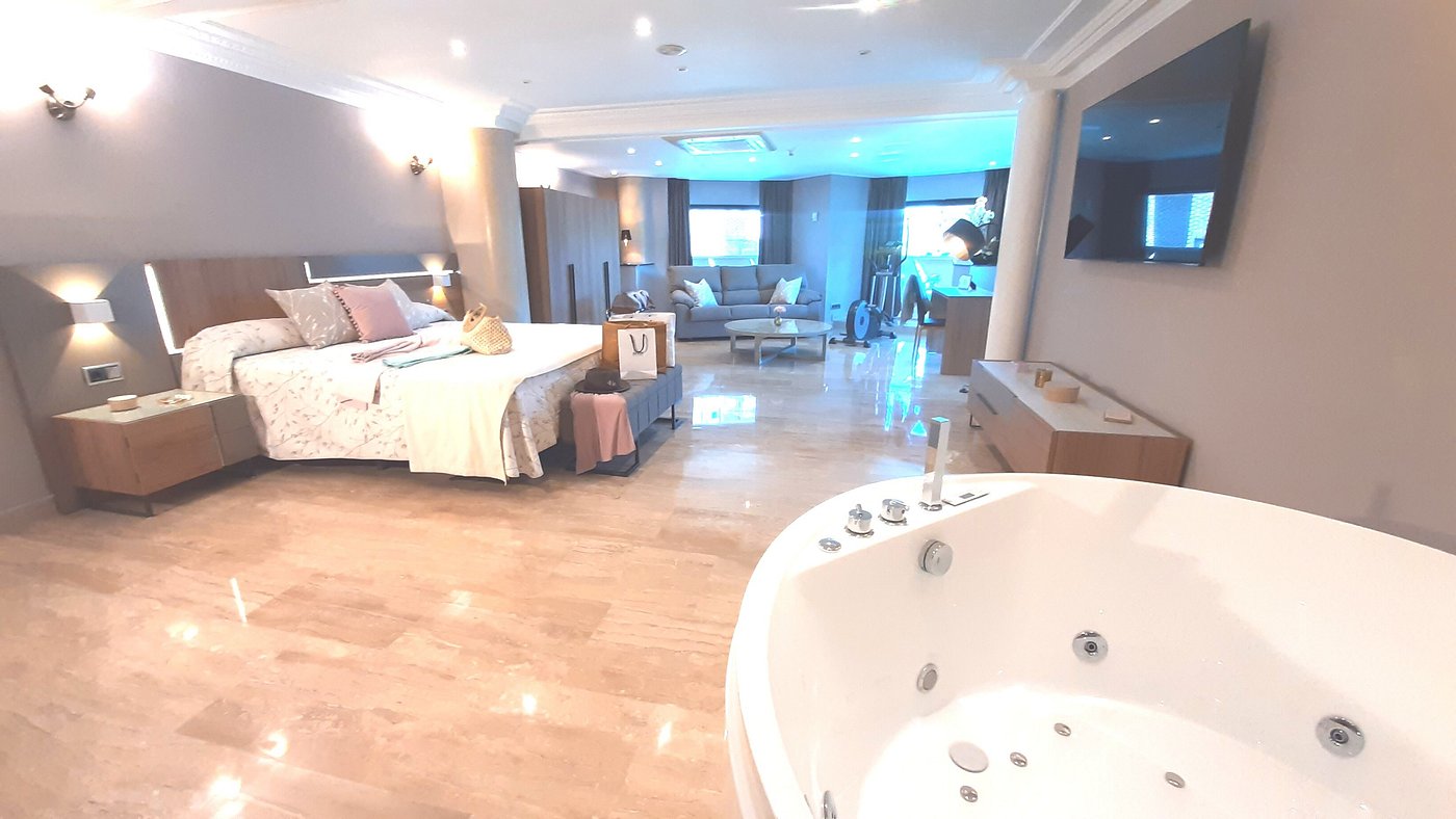 Hotel Nueva Plaza, habitación con jacuzzi privado