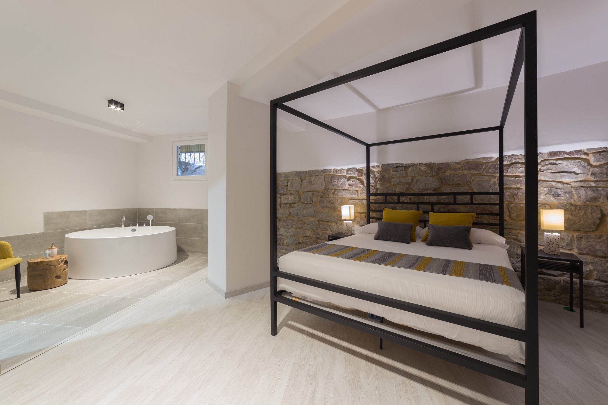 Hotel Onyarbi, habitación con jacuzzi privado