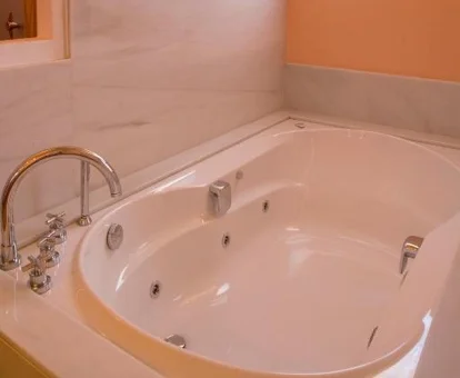 Hotel Rural Sant Ignasi, habitación con jacuzzi privado