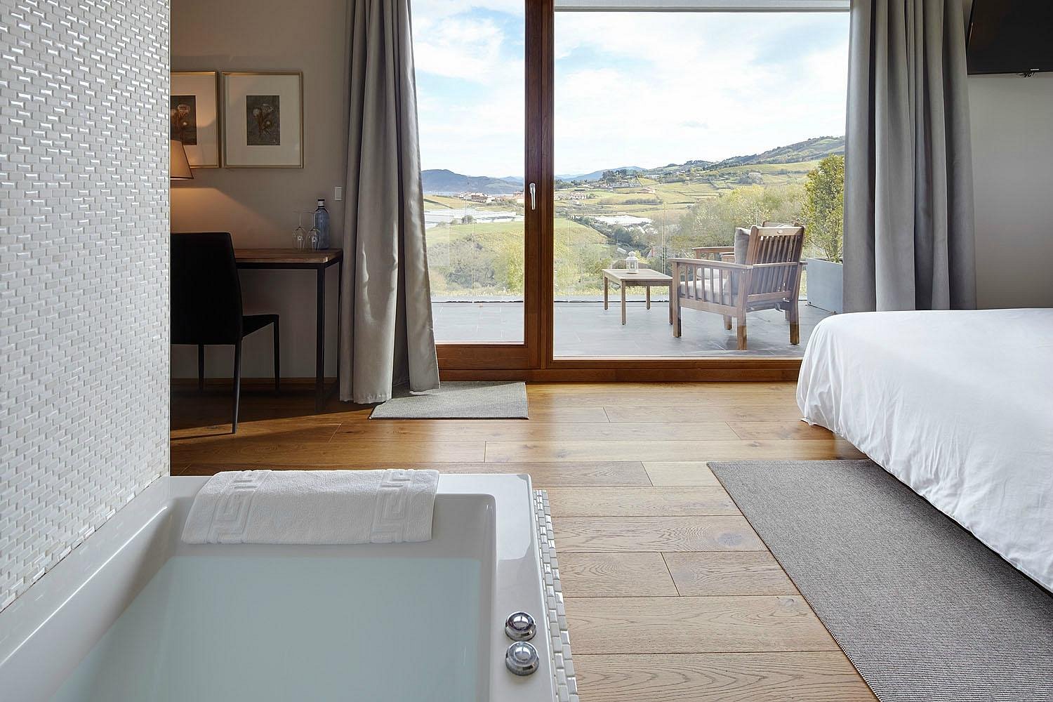 Hotel San Prudentzio, habitación con jacuzzi privado