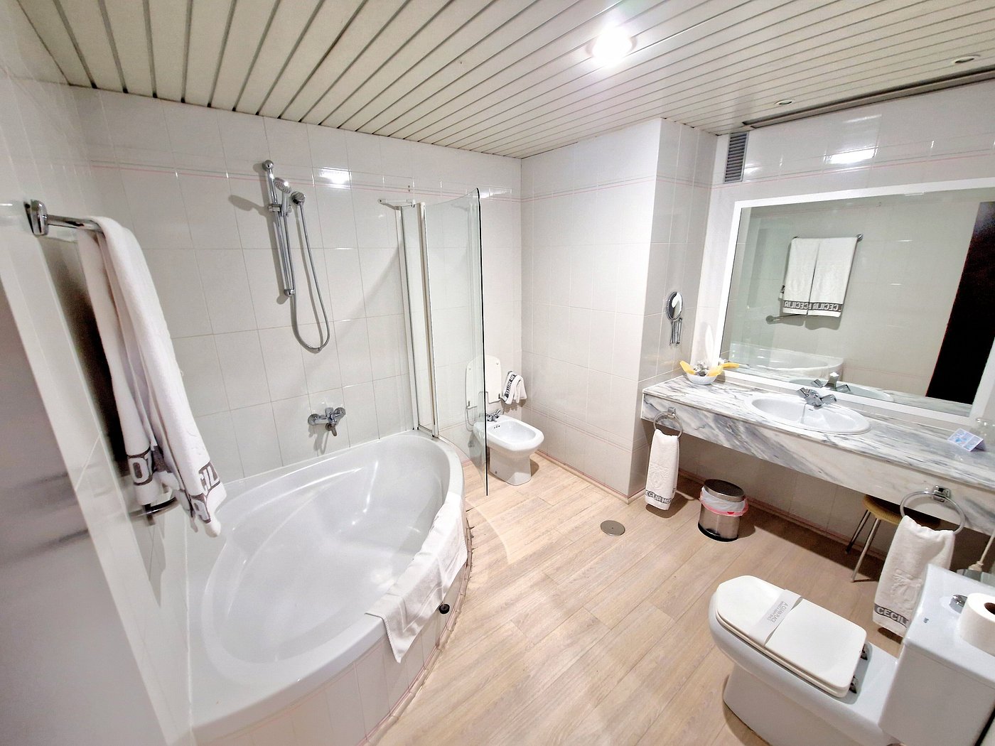 Hotel Santa Cecilia, habitación con jacuzzi privado