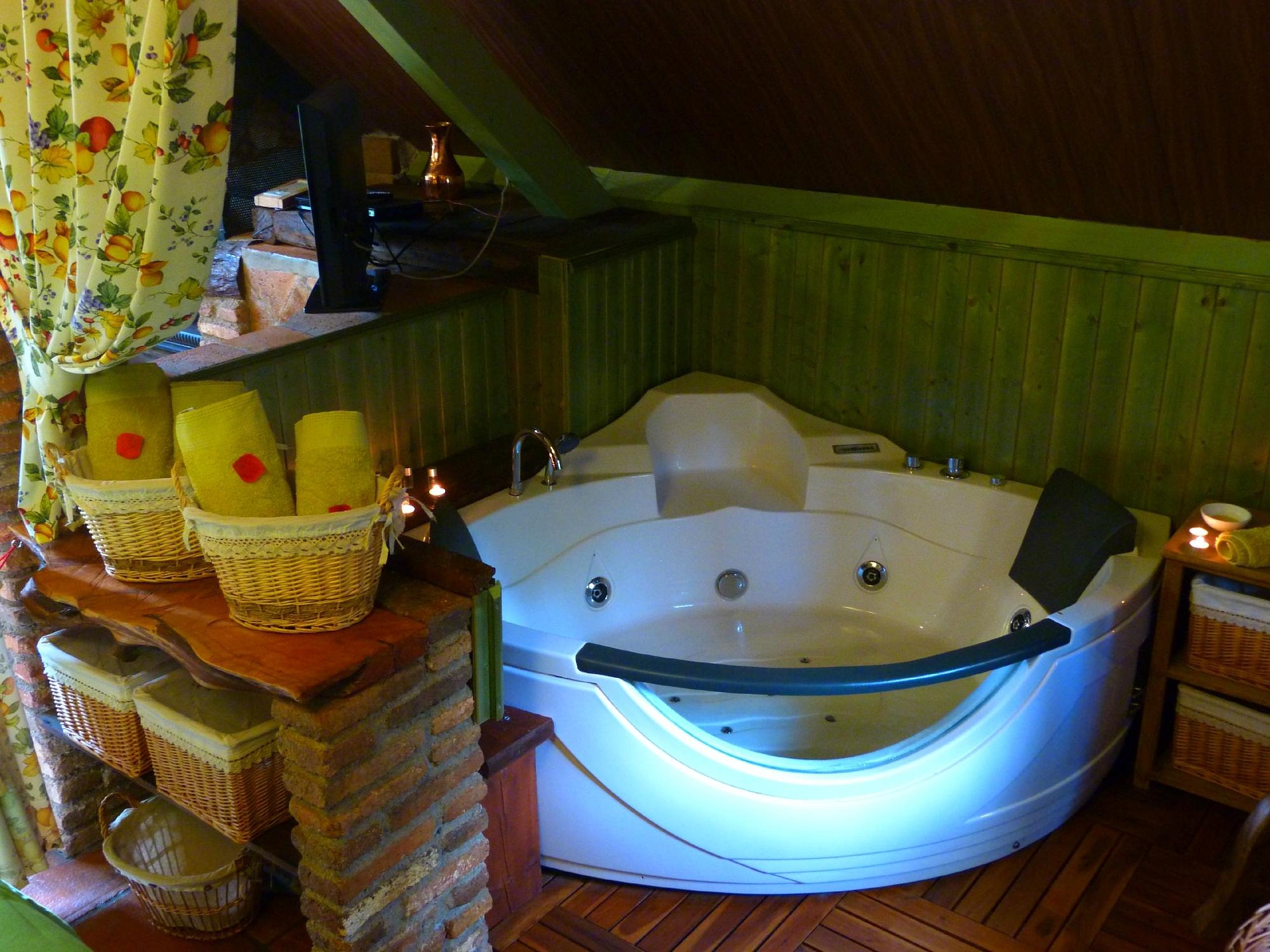 Hotel Sierra Madrona, habitación con jacuzzi privado