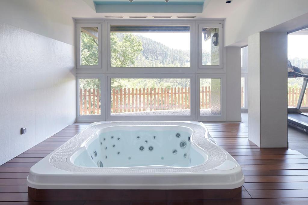 Hotel Txoriene, habitación con jacuzzi privado