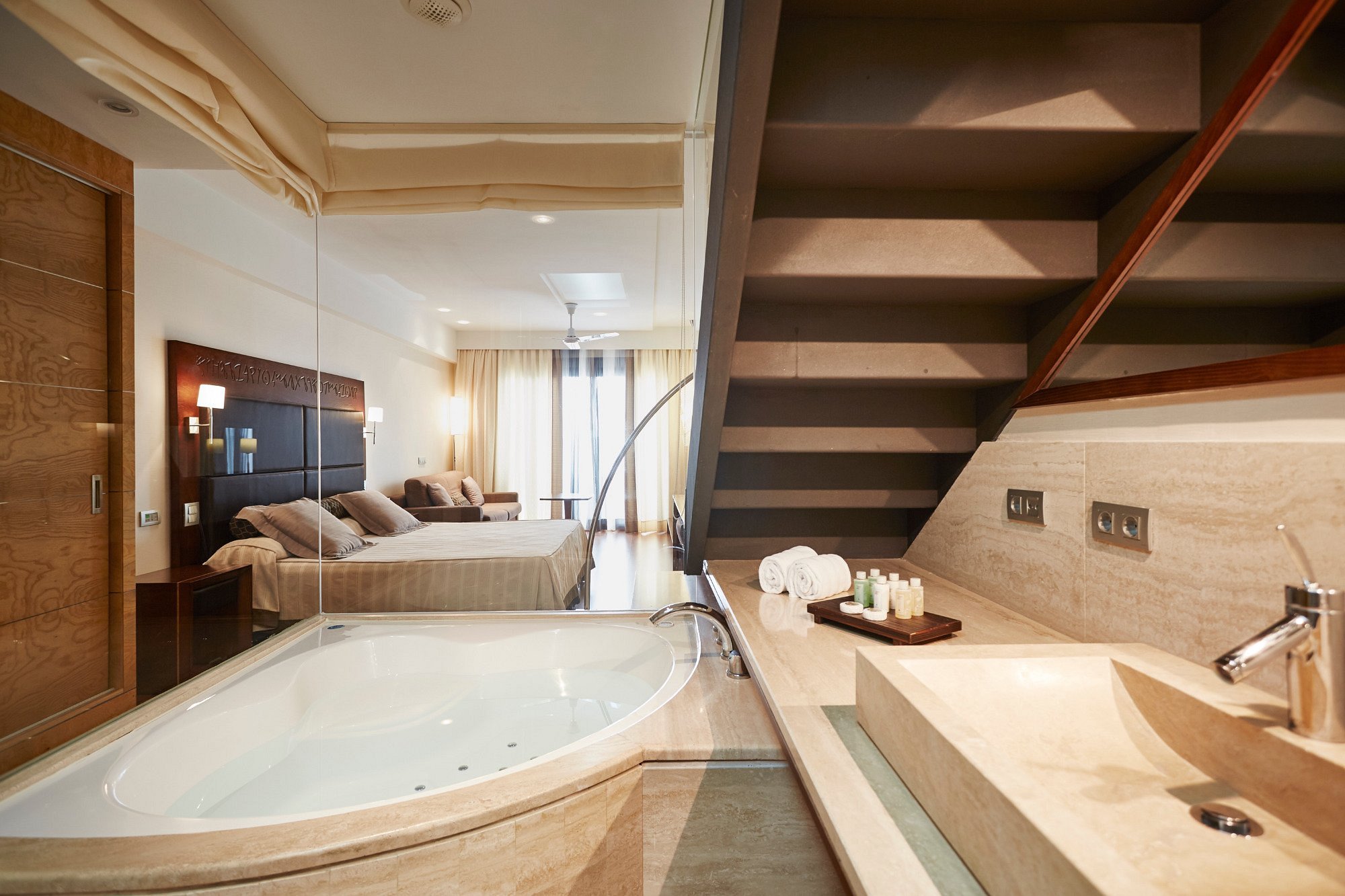 Insotel Fenicia Prestige Suites & Spa, habitación con jacuzzi privado