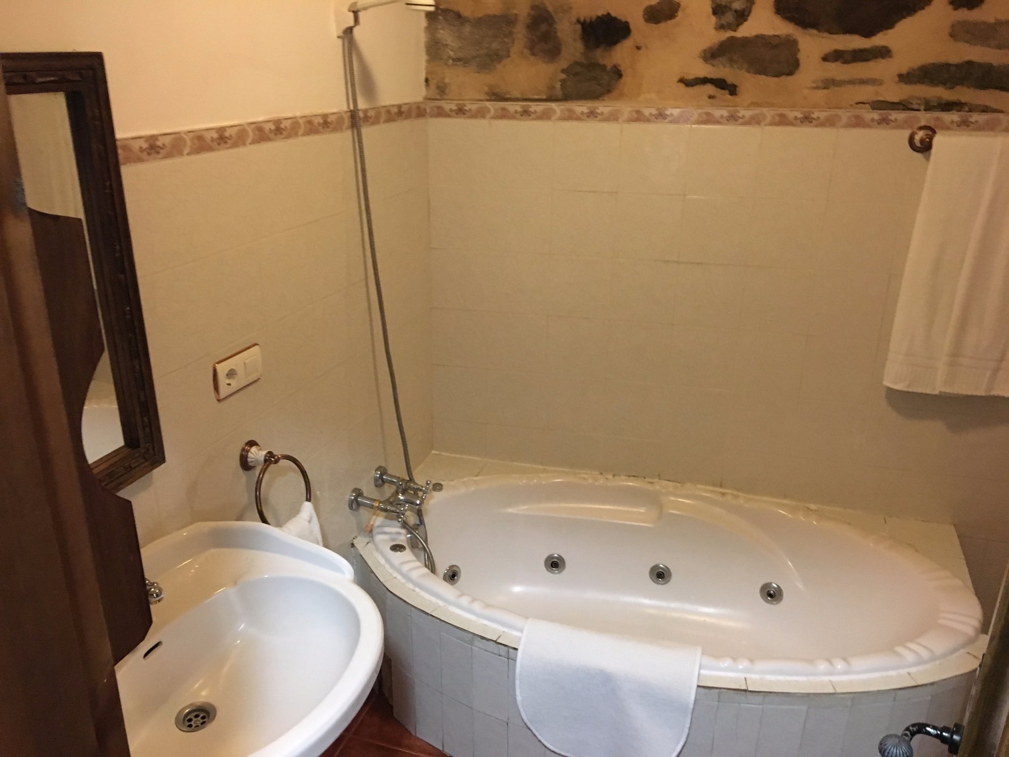La Posada de Pedrazales, habitación con jacuzzi privado