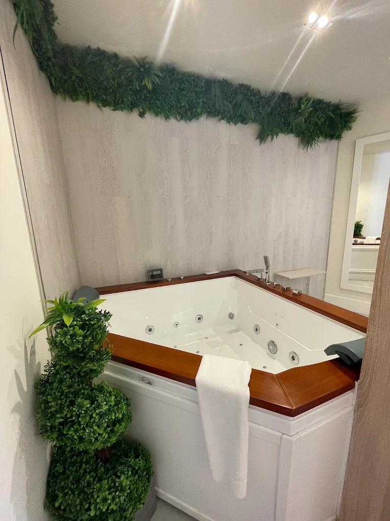 La Puerta De Nerja Hostal Boutique, habitación con jacuzzi privado