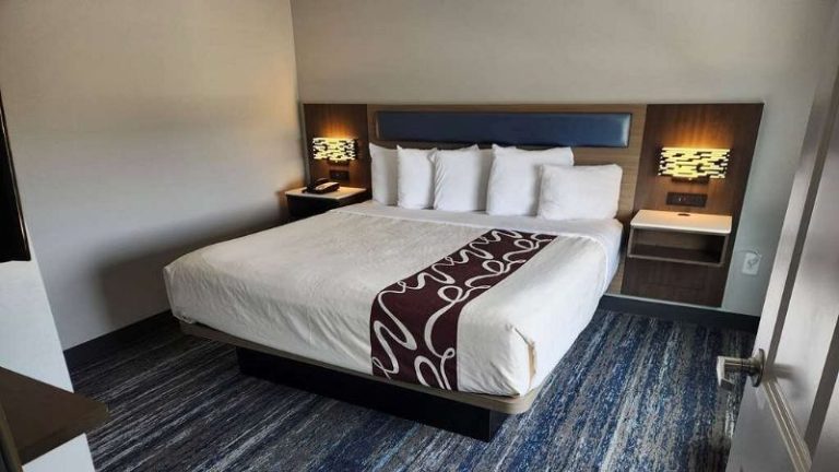 La Quinta Inn & Suites by Wyndham Warner Robins – Robins AFB