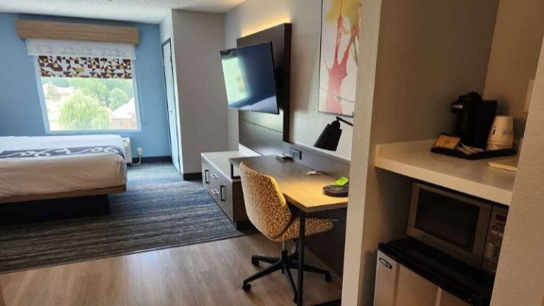 La Quinta Inn & Suites by Wyndham Warner Robins – Robins AFB