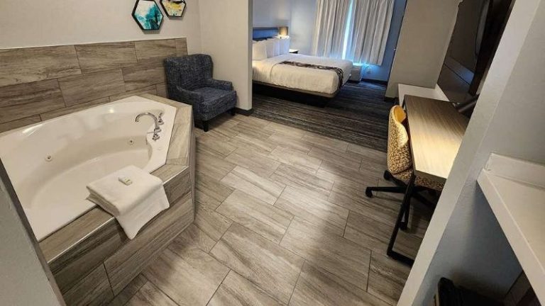 La Quinta Inn & Suites by Wyndham Warner Robins – Robins AFB