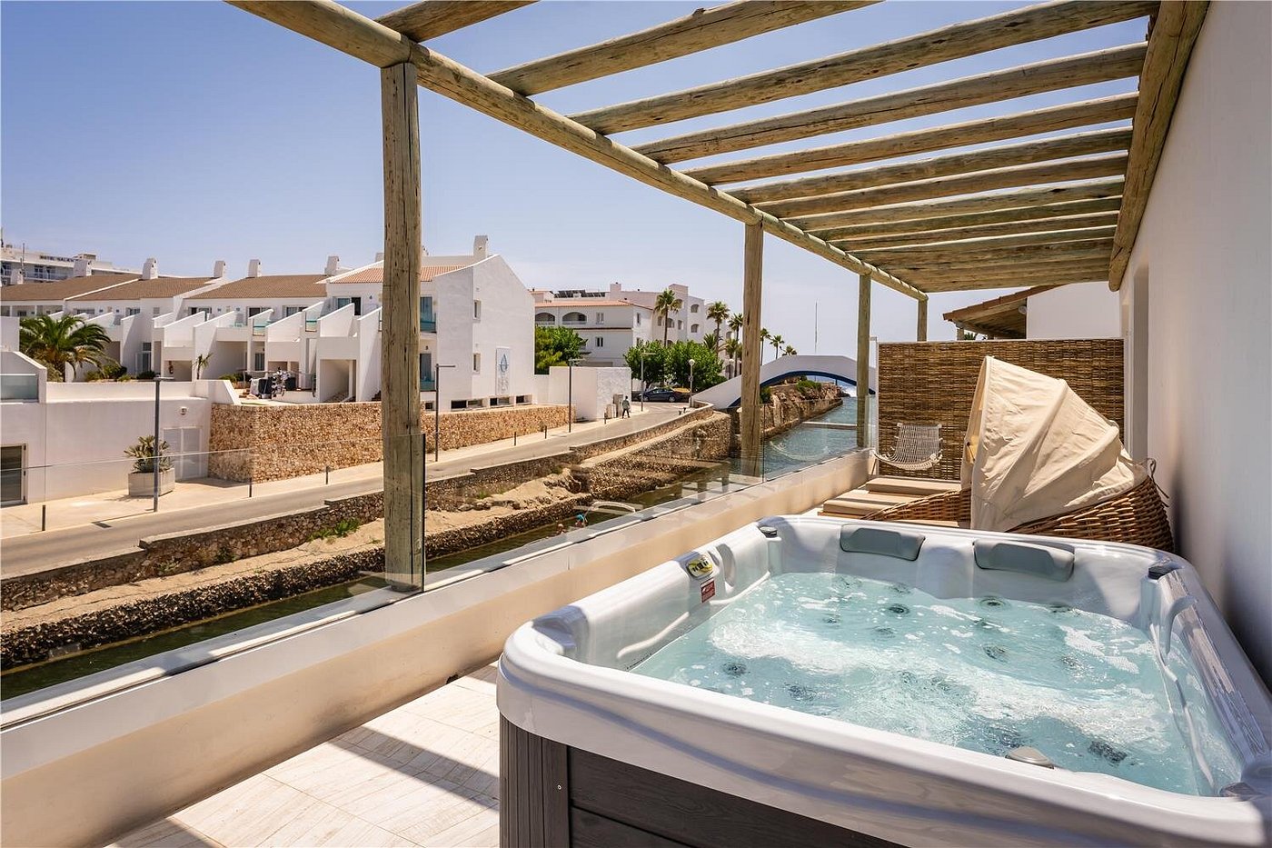 Lago Resort Menorca – Suites del Lago, habitación con jacuzzi privado