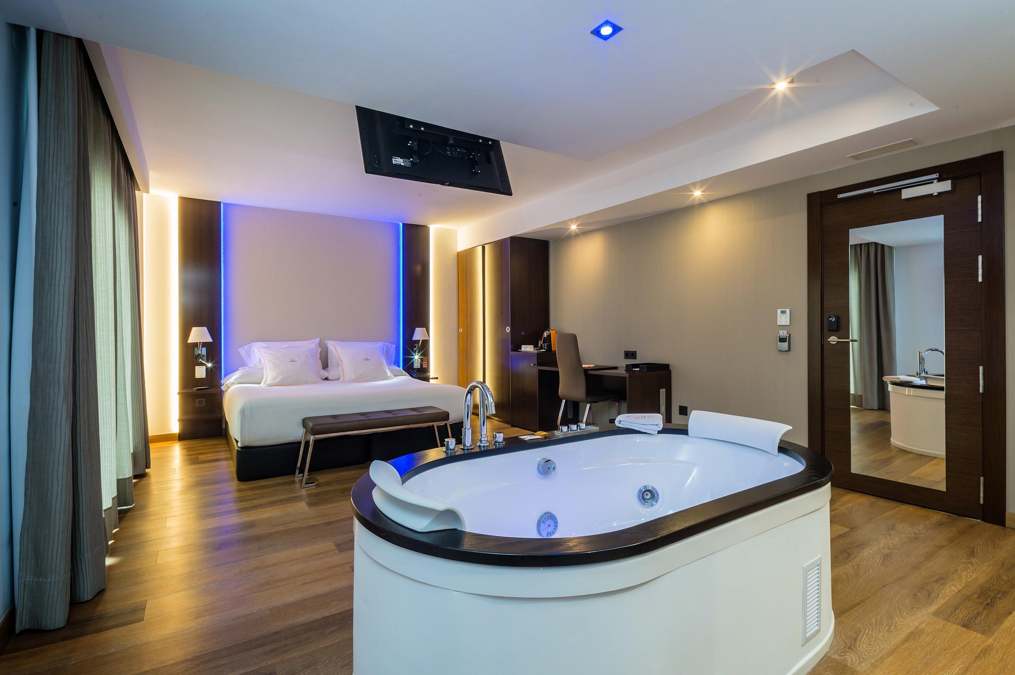MB Boutique Hotel, habitación con jacuzzi privado