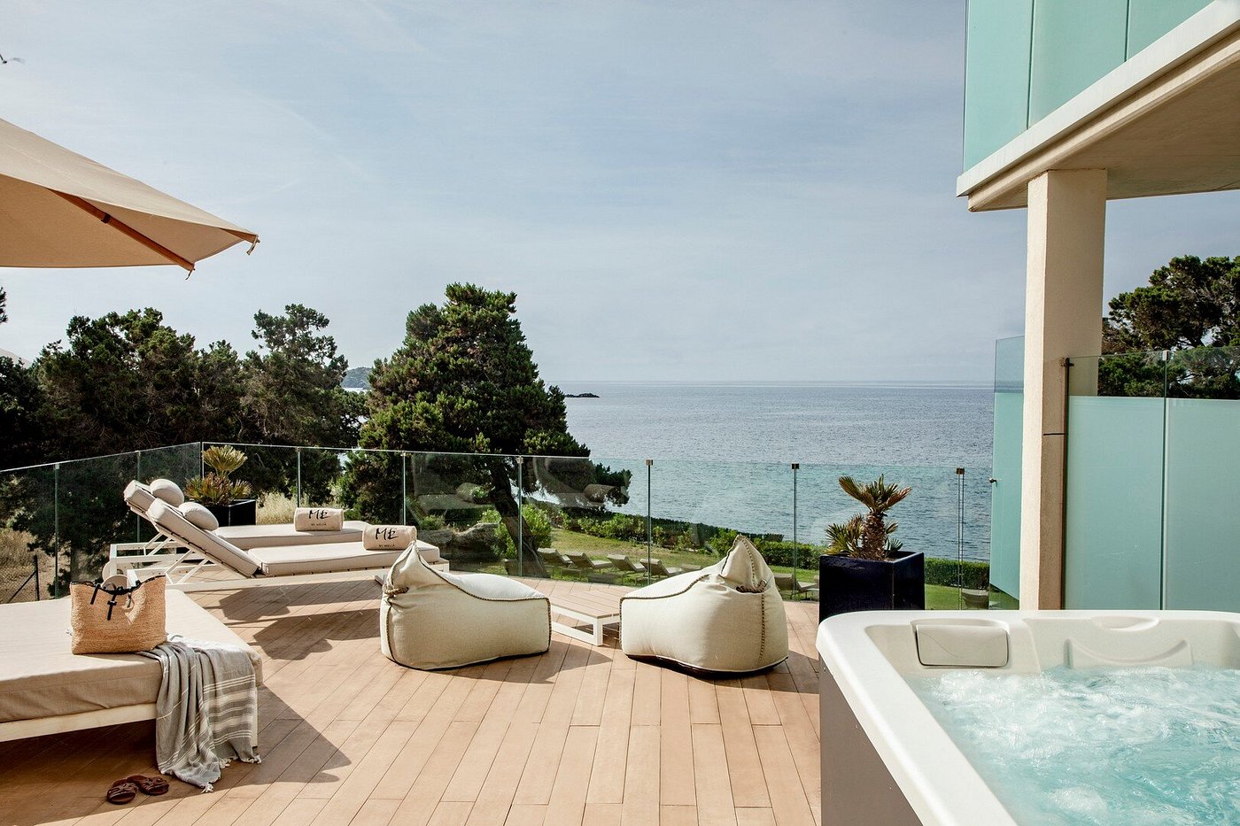 Me Ibiza The Leading Hotels Of The World, habitación con jacuzzi privado