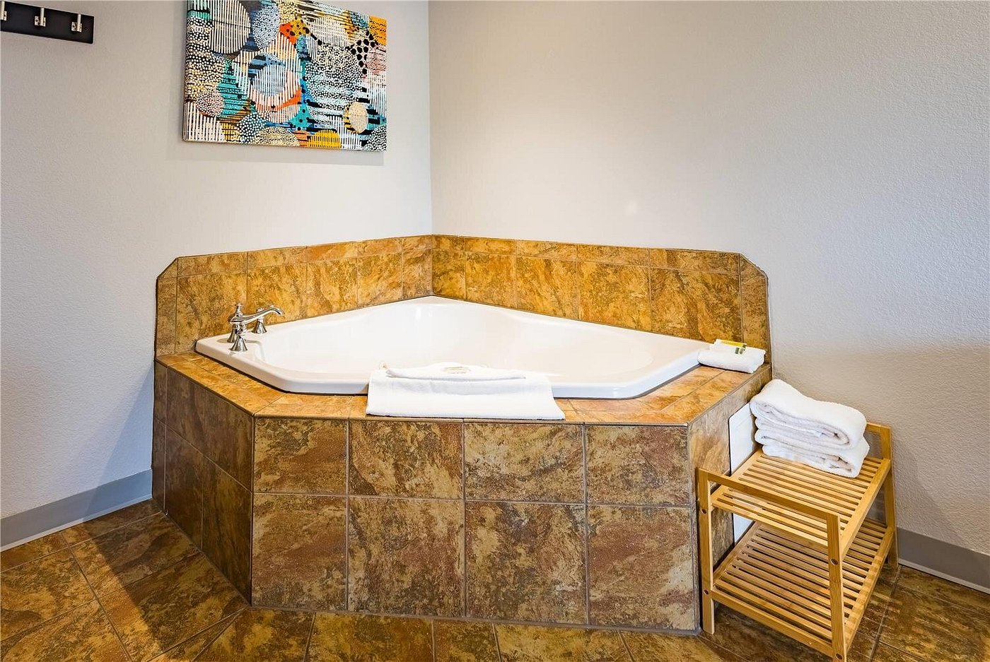 Microtel Inn & Suites by Wyndham Cheyenne: the Deluxe Studio Queen Suite with Whirlpool in Cheyenne, WY