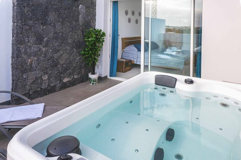 Monterey House Playa Blanca, habitación con jacuzzi privado