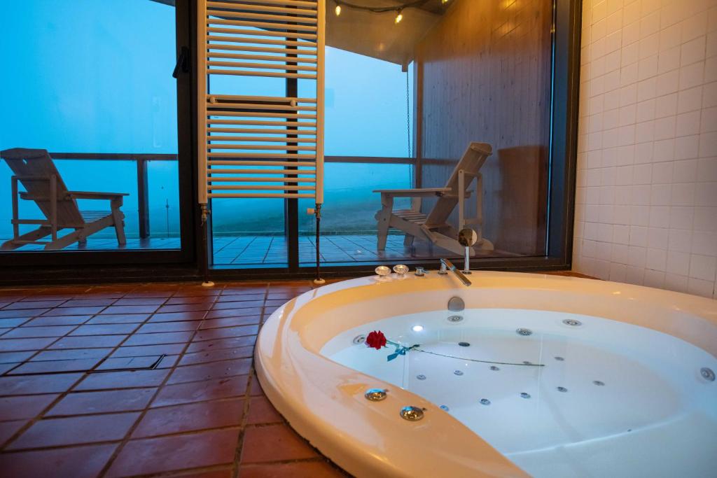 Niditas Suites & Horses, habitación con jacuzzi privado