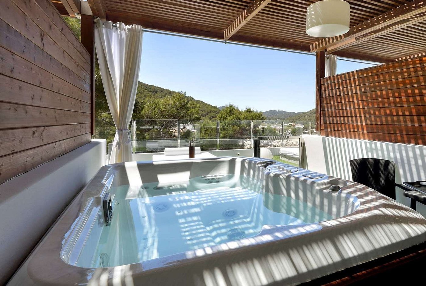 Palladium Hotel Cala Llonga, habitación con jacuzzi privado