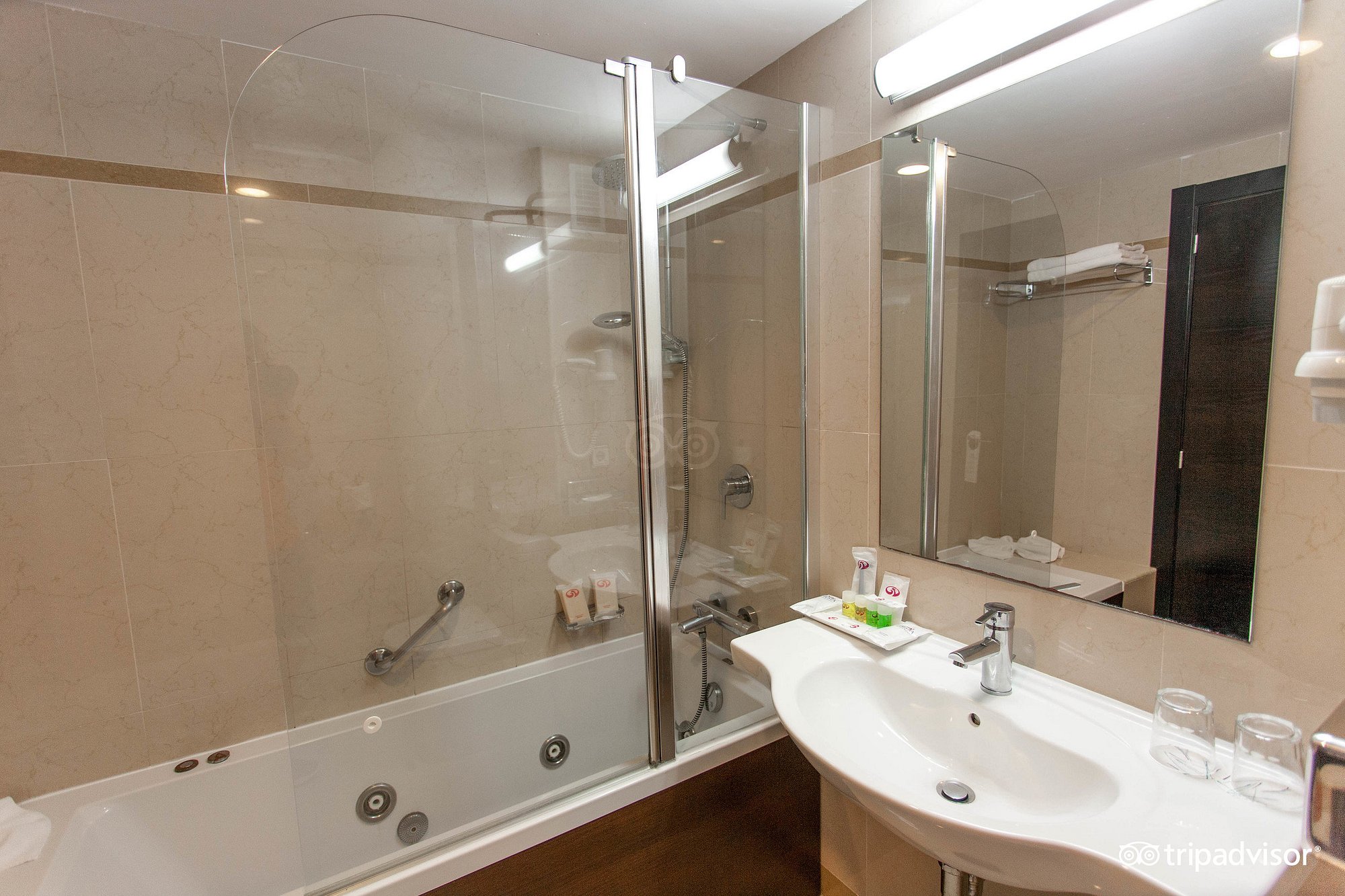 Palladium Hotel Menorca, habitación con jacuzzi privado
