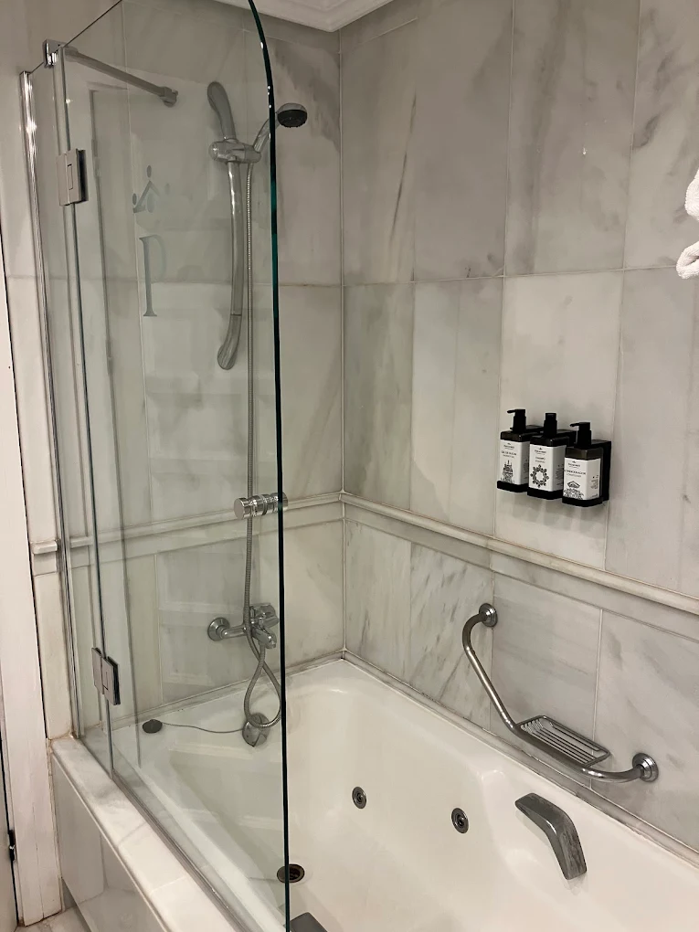 Parador De Mérida, habitación con jacuzzi privado
