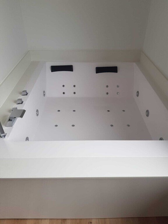 Párpados, habitación con jacuzzi privado