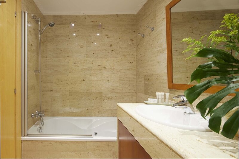Peine del Viento by FeelFree Rentals, habitación con jacuzzi privado
