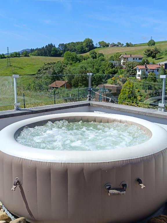 Plena naturaleza en pleno San Sebastián, habitación con jacuzzi privado