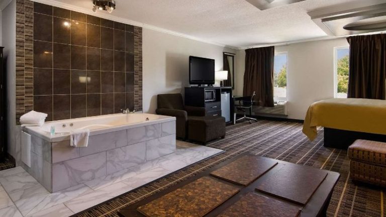 Quality Inn Aurora – Naperville Area
