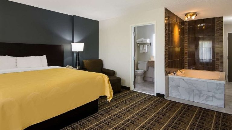 Quality Inn Aurora – Naperville Area