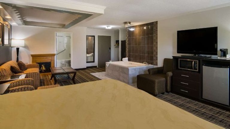 Quality Inn Aurora – Naperville Area