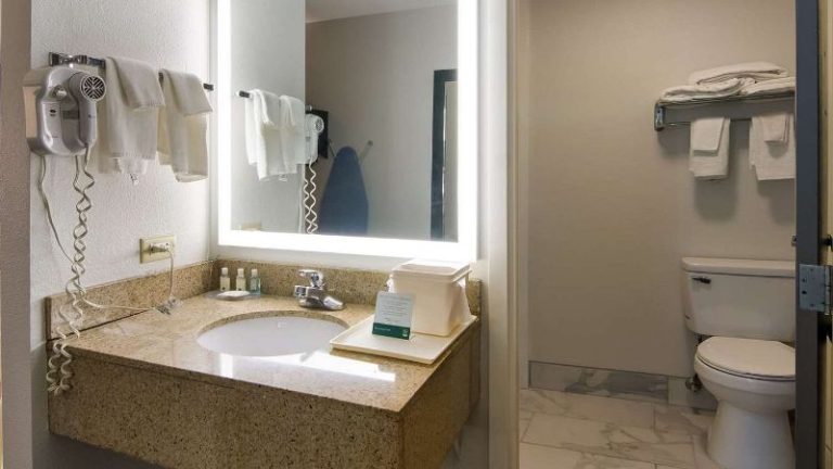 Quality Inn Aurora – Naperville Area