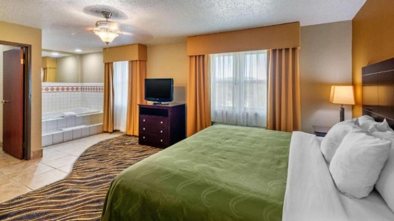 Quality Suites Addison-Dallas