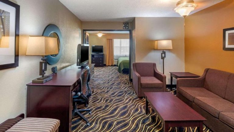 Quality Suites Addison-Dallas