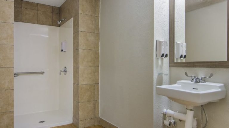 Red Roof Inn & Conference Center Chicago – N Aurora/ Naperville