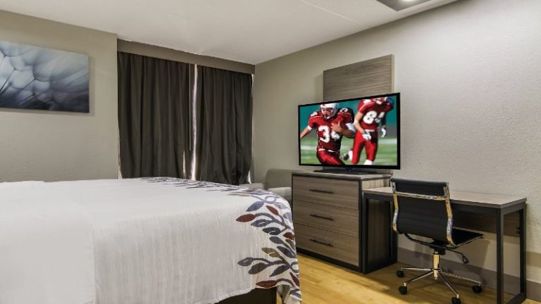 Red Roof Inn & Conference Center Chicago – N Aurora/ Naperville