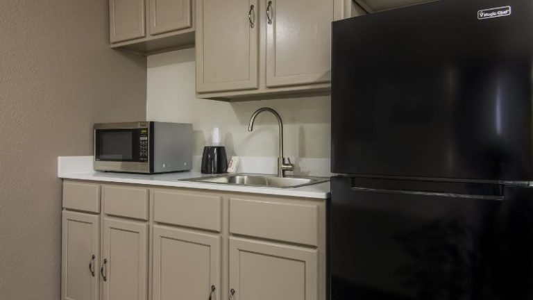 Red Roof Inn & Conference Center Chicago – N Aurora/ Naperville