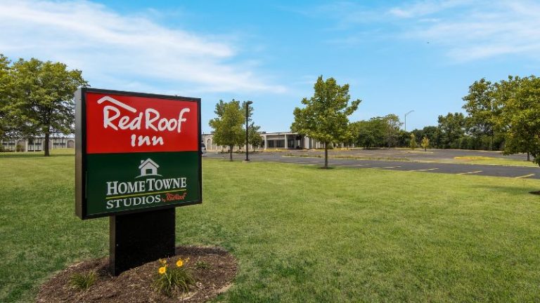 Red Roof Inn & Conference Center Chicago – N Aurora/ Naperville