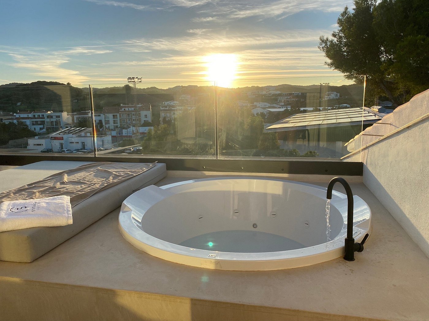 S´Estancia Suites, habitación con jacuzzi privado