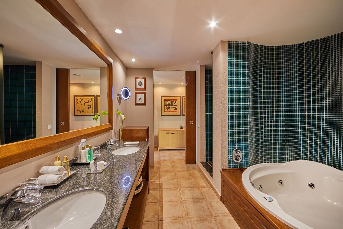 Secrets Lanzarote Resort & Spa, habitación con jacuzzi privado