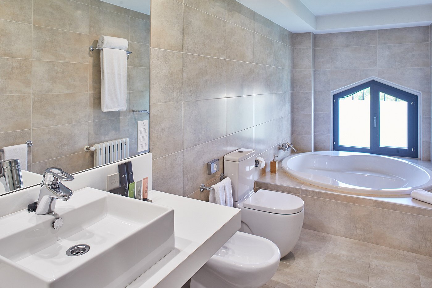 Silken Gran Hotel Durango, habitación con jacuzzi privado