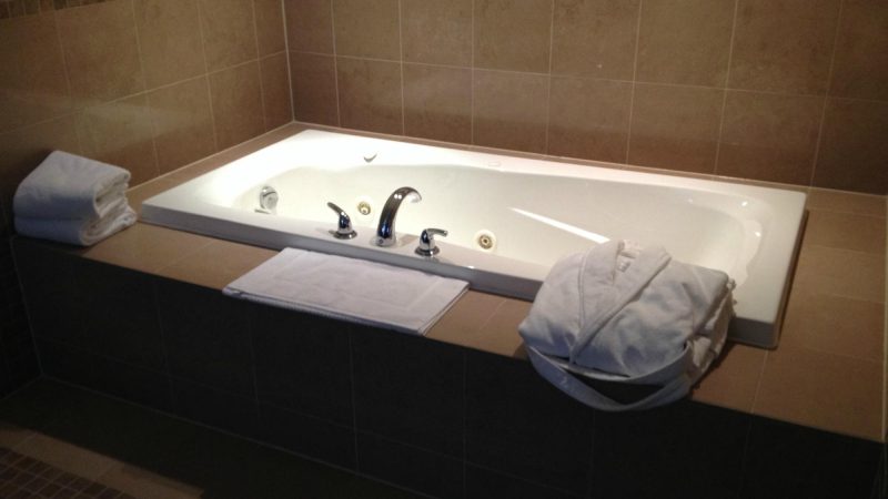Staybridge Suites London IHG - jacuzzi hotel room