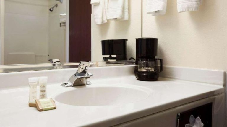Super 8 by Wyndham Aurora/Naperville Area