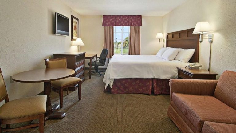 Super 8 by Wyndham Bowling Green North