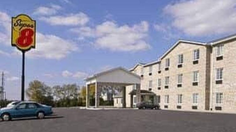 Super 8 by Wyndham Bowling Green North