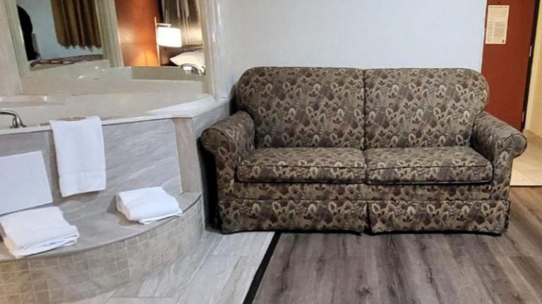 Super 8 by Wyndham Canton / Livonia Area