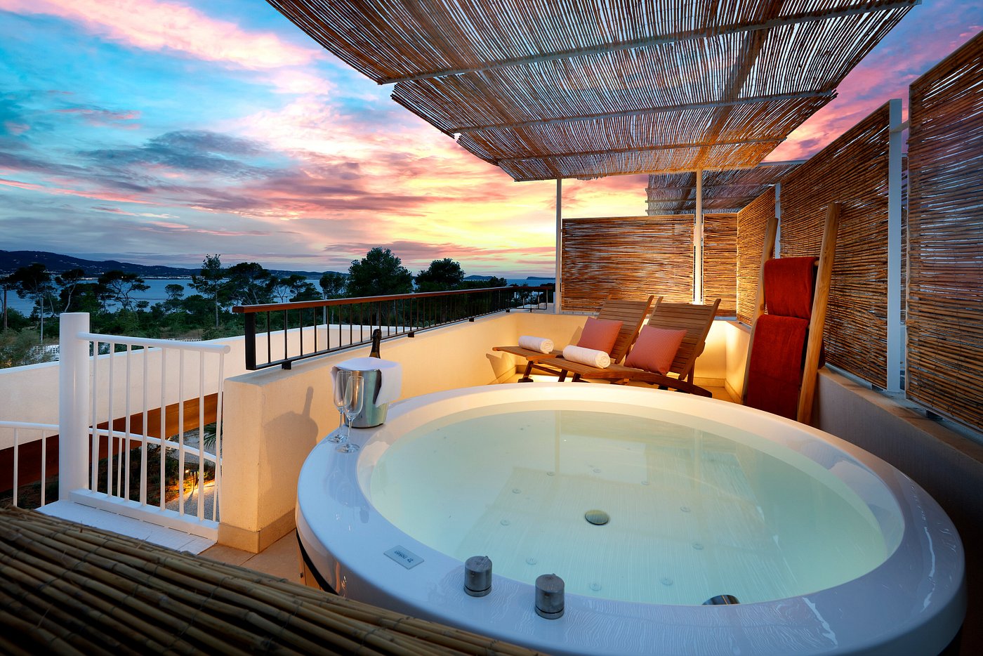 The Signature Level At TRS Ibiza Hotel, habitación con jacuzzi privado