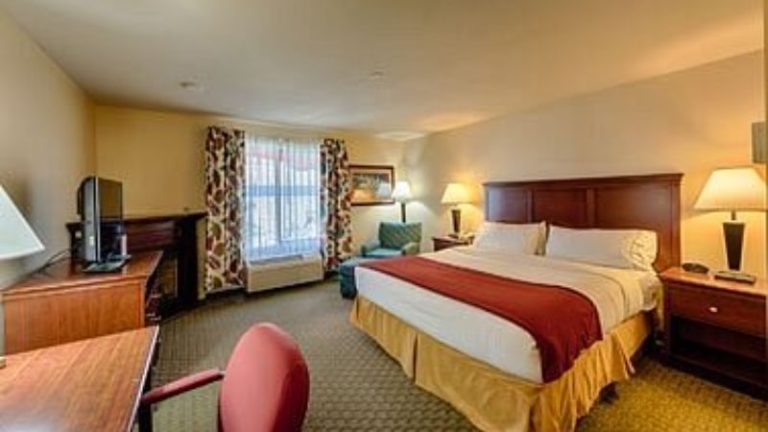 Triple Play Resort Hotel & Suites