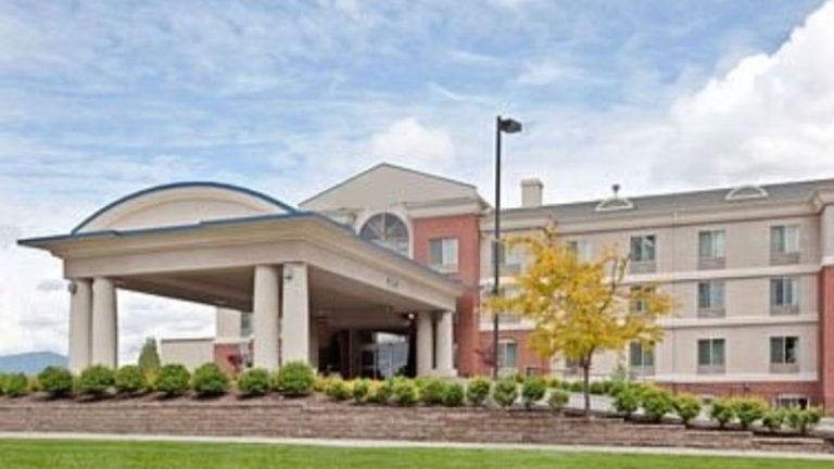 Triple Play Resort Hotel & Suites