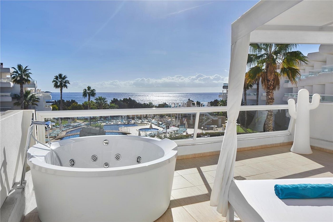 Tropic Garden Hotel Apartments, habitación con jacuzzi privado